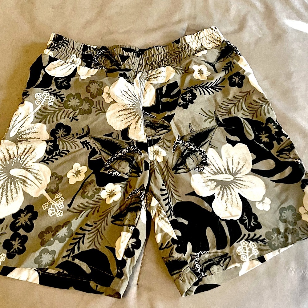 Columbia PFG Omnishade lined swim trunks for boys in size medium. Green floral